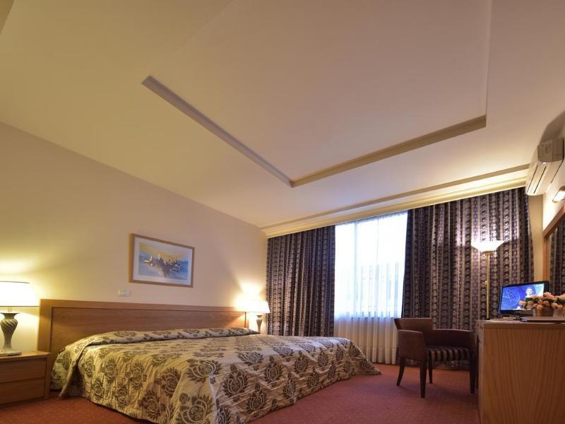 Doro 4* Tirana